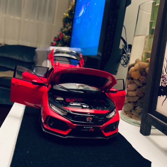 1:18  LCD RED HONDA CIVIC TYPE R DIECAST MODEL - Picture 7 of 11